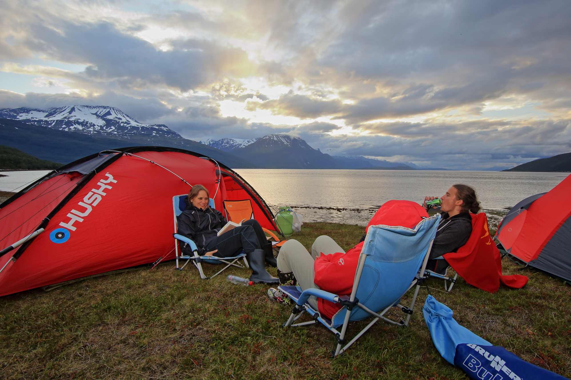 Kampiranje nekje na pol poti med Lofoti in Nordkapom
