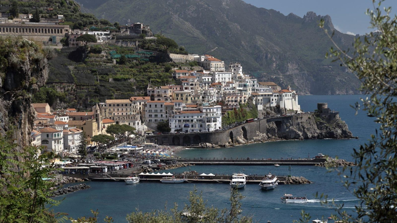 From Naples to Sicily and back through Apulia to the home.Od Neaplja do Sicilije in nazaj skozi Apulijo proti domu.